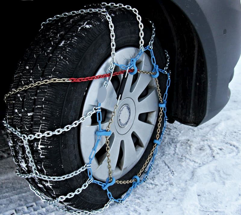 Cómo se deben poner las cadenas al coche?